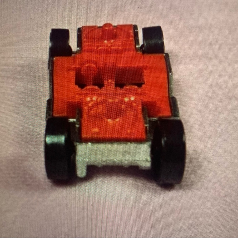 Hot Wheels Car Maker Playset, Chassis red)